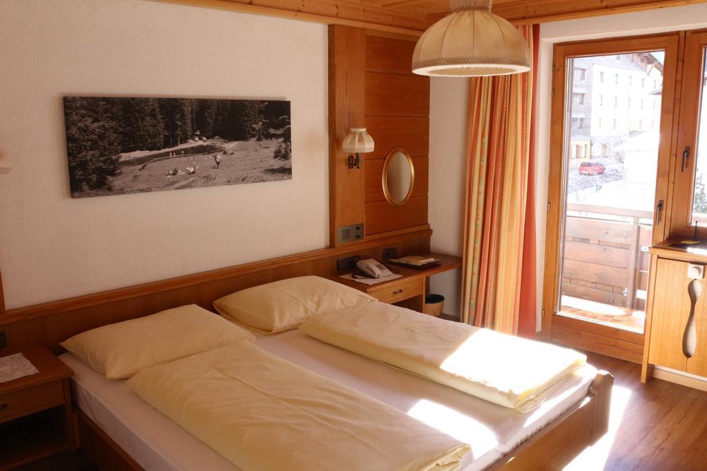 Hotel Landle Galtuer Exterior photo